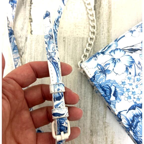Betsey Johnson Blue White Floral Flap Crossbody Purse Faux Leather NEW - Picture 3 of 9